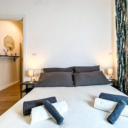 Ferienwohnung Luxury Stazione Centrale Elegante Loft Triest Exterior foto