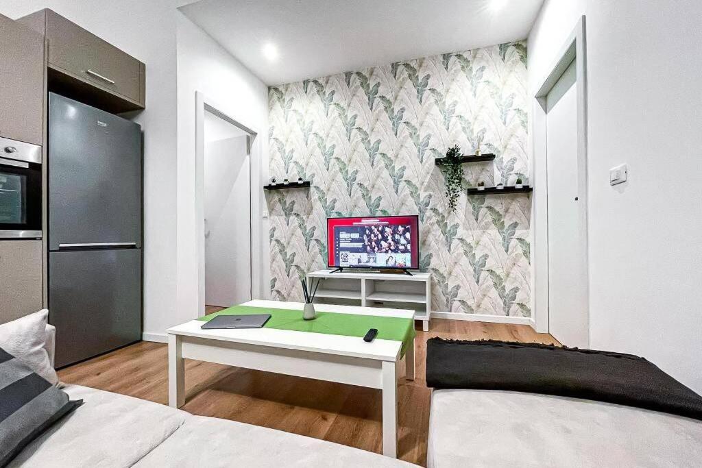 Ferienwohnung Luxury Stazione Centrale Elegante Loft Triest Exterior foto