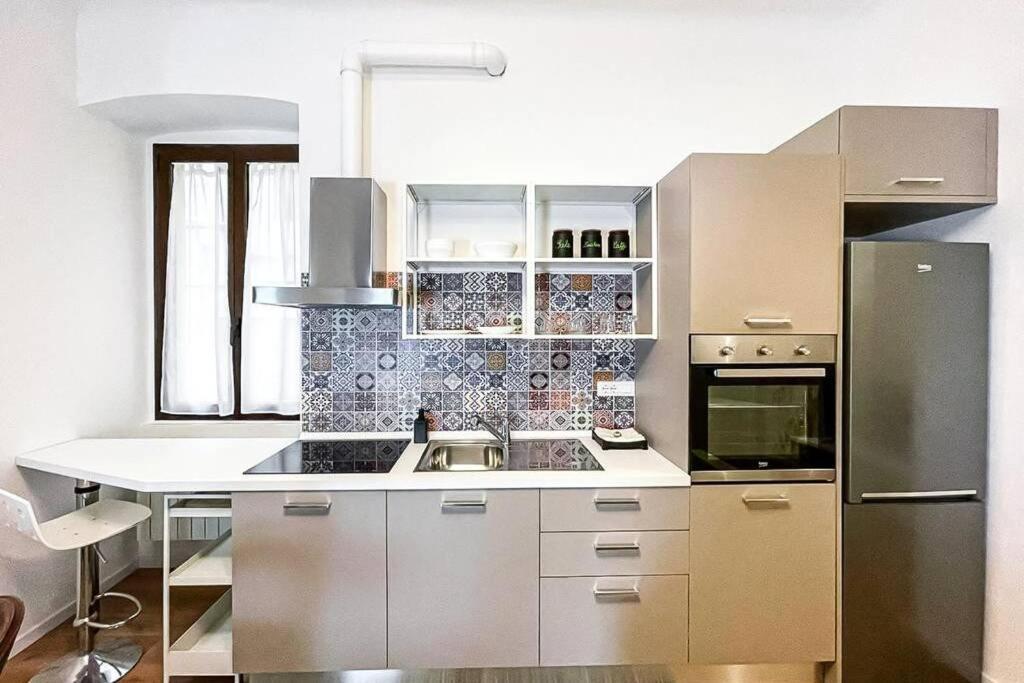 Ferienwohnung Luxury Stazione Centrale Elegante Loft Triest Exterior foto